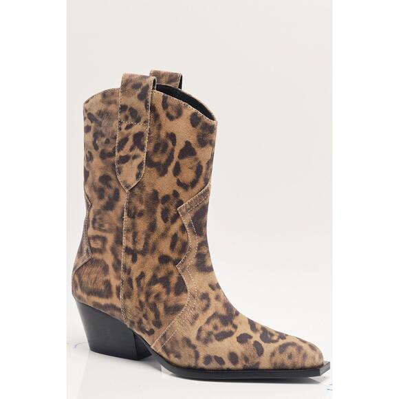 FREE PEOPLE Shoes - NEW FREE PEOPLE women's cat nap cowboy boots in leopard